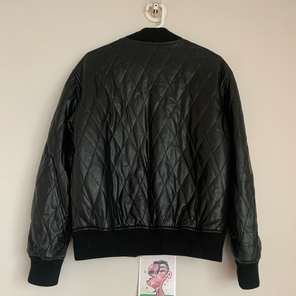 Aritzia Quilted Bomber ๐ค - Picture 5 of 5